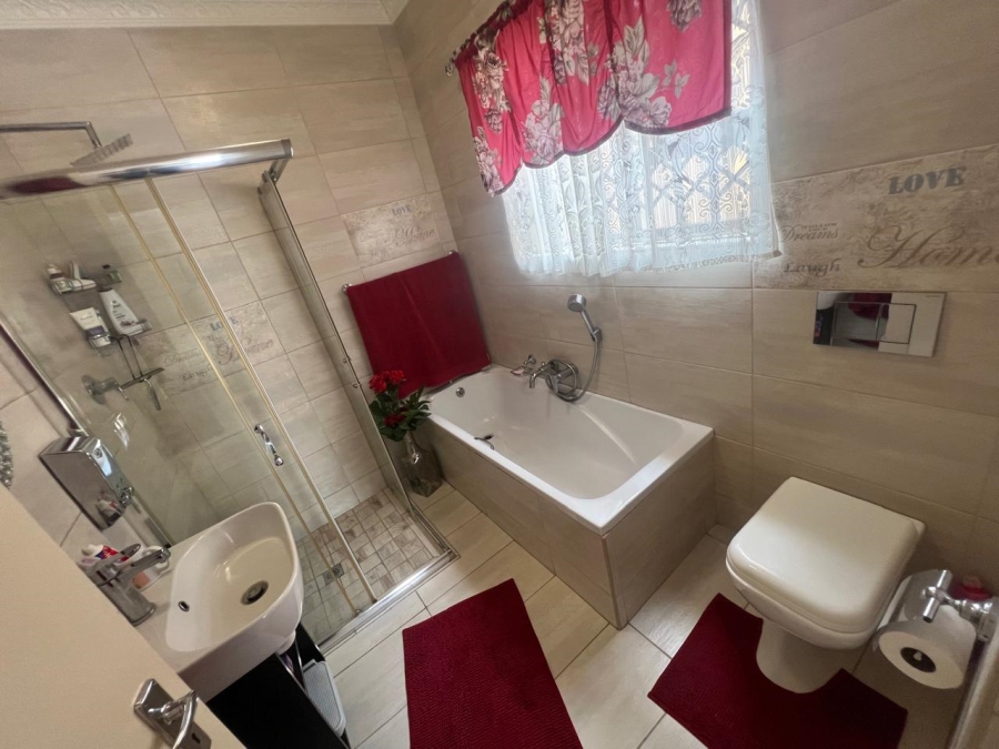 7 Bedroom Property for Sale in Heath Park Eastern Cape